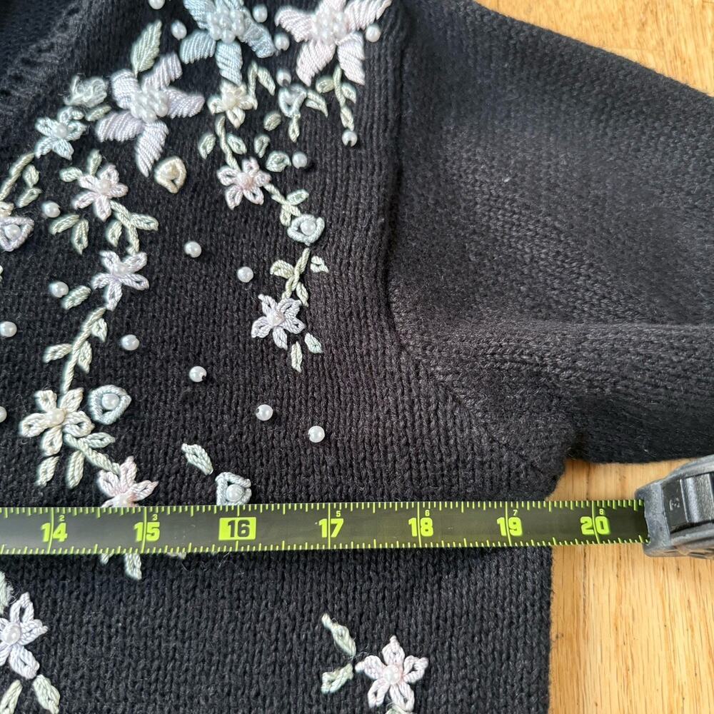 Vintage Victoria Sport Floral Embroidered Pearl Cottagecore Ramie Cardigan Small - Picture 9 of 11